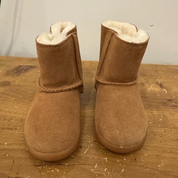 UGG Kids Chestnut Boots - Picture 2 of 8